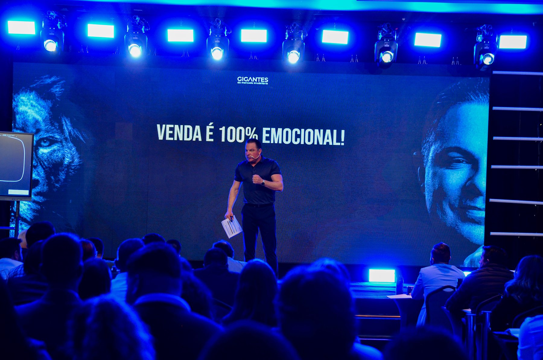 Altemir Rocha no palco do Gigantes